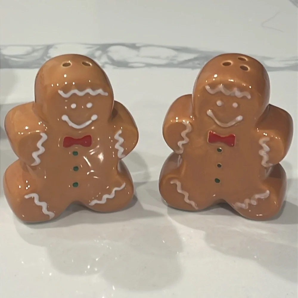 🫚CUTE.. Gingerbread Salt & Pepper Shakers
